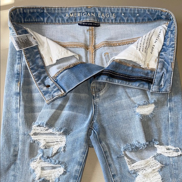 American Eagle distressed Light denim - Picture 3 of 8